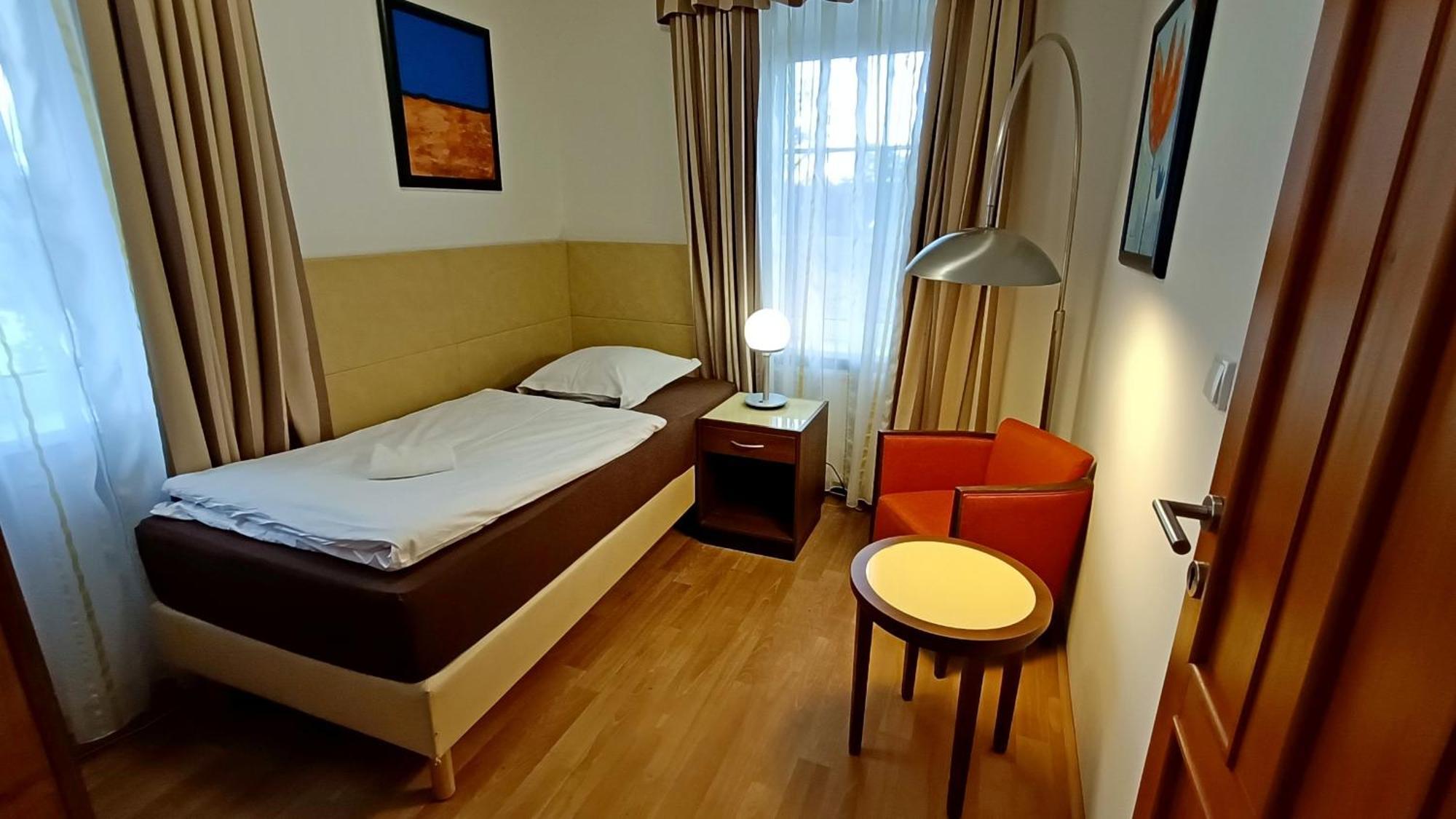 Apartments Gato Karlovy Vary Dalovice Buitenkant foto
