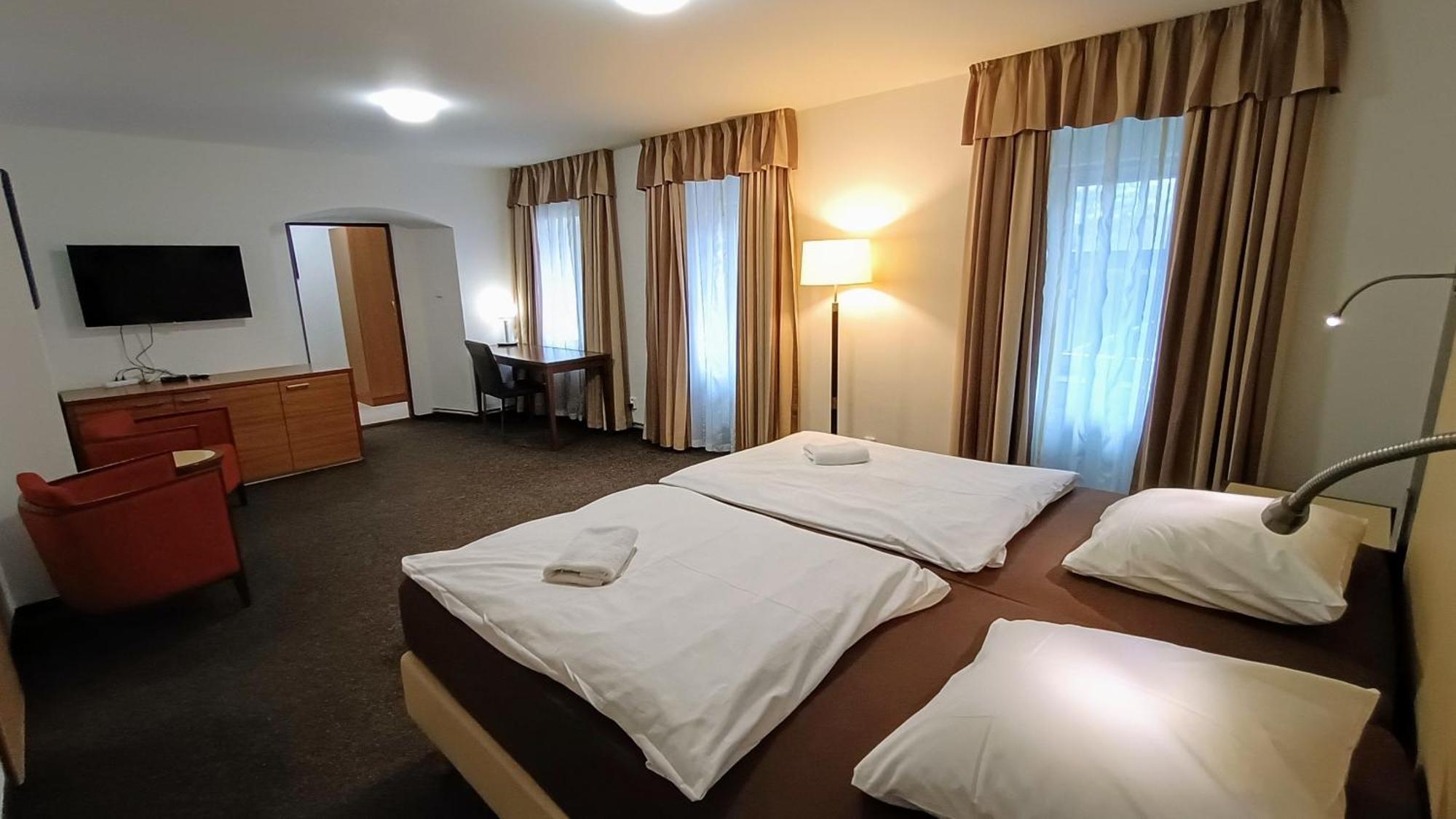 Apartments Gato Karlovy Vary Dalovice Buitenkant foto